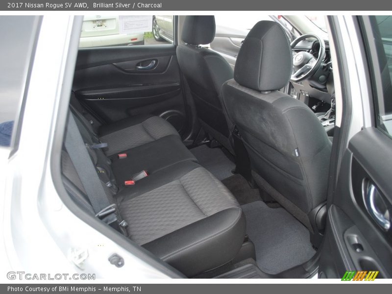 Brilliant Silver / Charcoal 2017 Nissan Rogue SV AWD