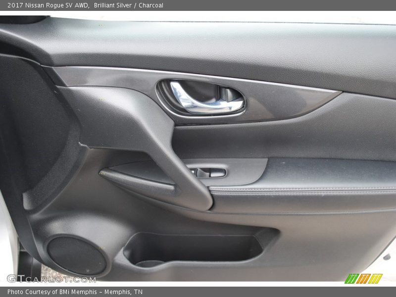 Brilliant Silver / Charcoal 2017 Nissan Rogue SV AWD