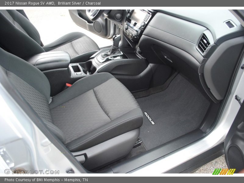 Brilliant Silver / Charcoal 2017 Nissan Rogue SV AWD