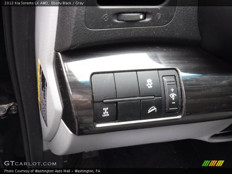 Ebony Black / Gray 2013 Kia Sorento LX AWD