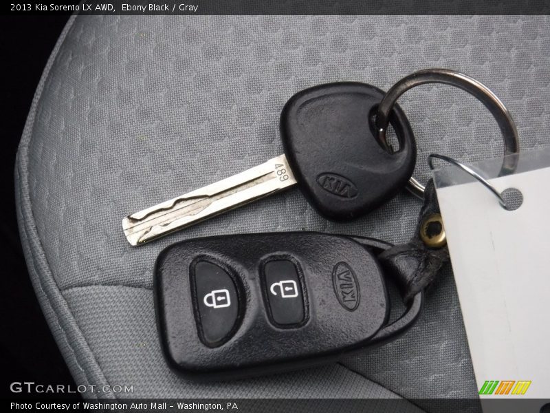 Ebony Black / Gray 2013 Kia Sorento LX AWD