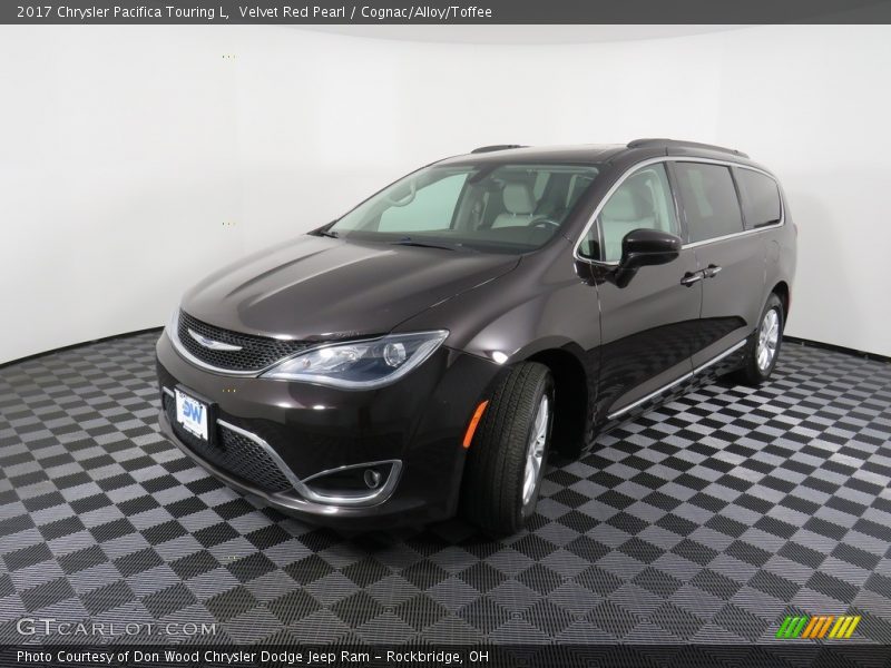 Velvet Red Pearl / Cognac/Alloy/Toffee 2017 Chrysler Pacifica Touring L