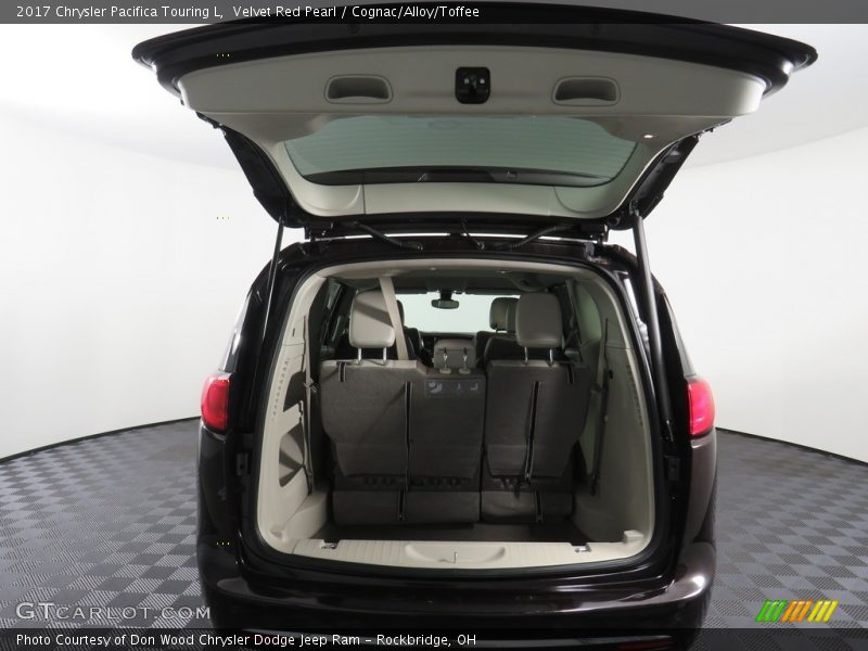 Velvet Red Pearl / Cognac/Alloy/Toffee 2017 Chrysler Pacifica Touring L