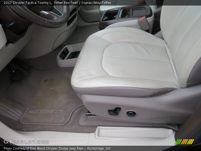 Velvet Red Pearl / Cognac/Alloy/Toffee 2017 Chrysler Pacifica Touring L