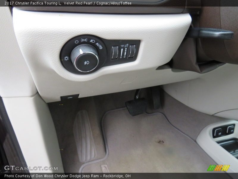 Velvet Red Pearl / Cognac/Alloy/Toffee 2017 Chrysler Pacifica Touring L