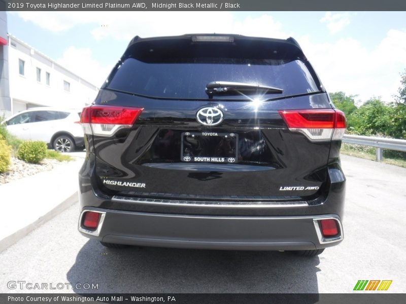 Midnight Black Metallic / Black 2019 Toyota Highlander Limited Platinum AWD