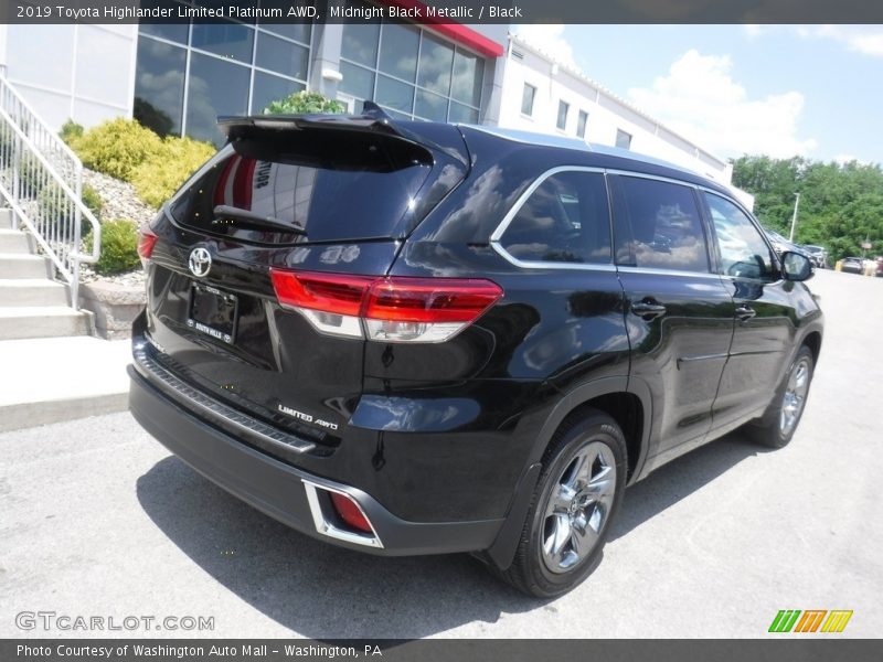 Midnight Black Metallic / Black 2019 Toyota Highlander Limited Platinum AWD