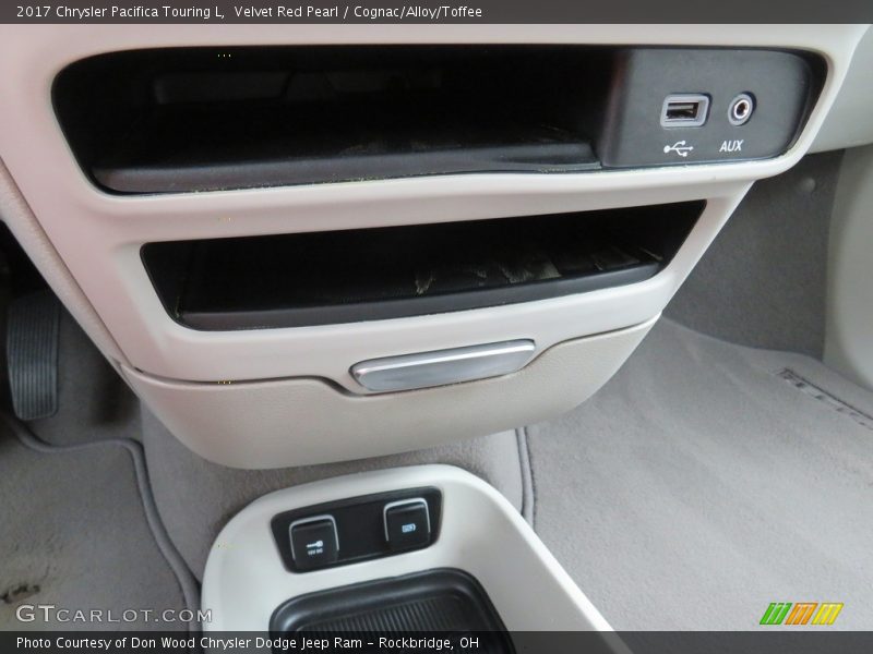 Velvet Red Pearl / Cognac/Alloy/Toffee 2017 Chrysler Pacifica Touring L