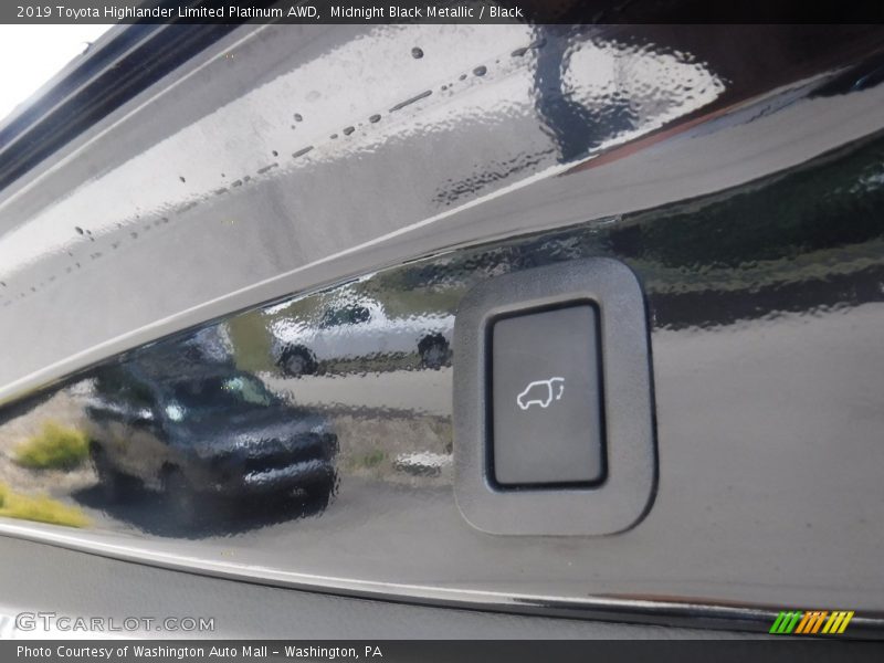 Midnight Black Metallic / Black 2019 Toyota Highlander Limited Platinum AWD
