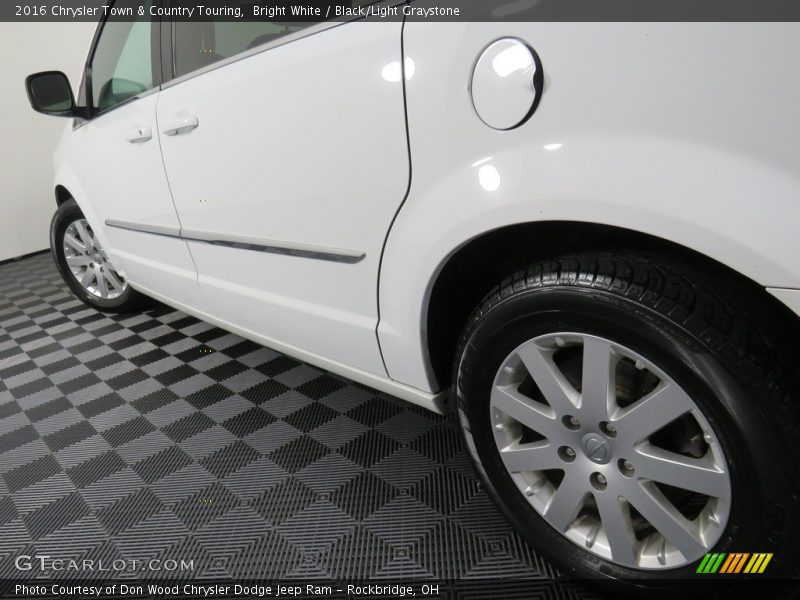 Bright White / Black/Light Graystone 2016 Chrysler Town & Country Touring