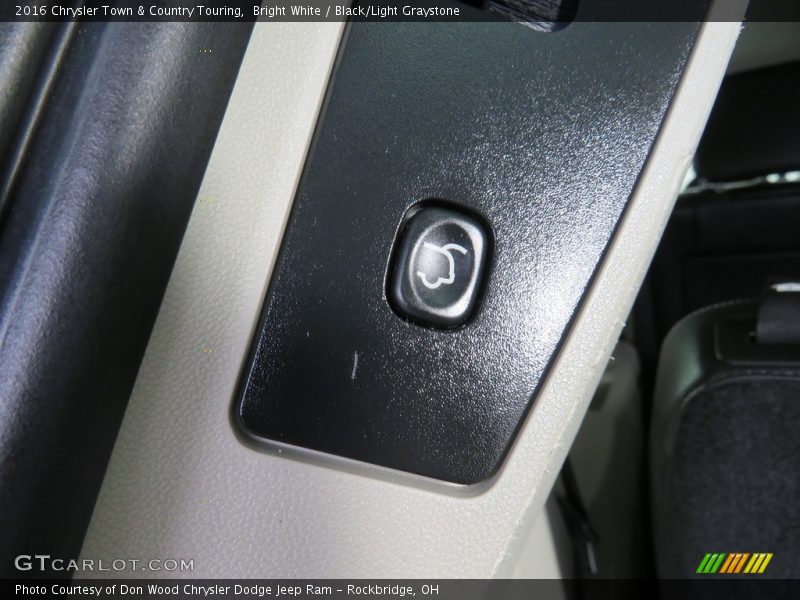Bright White / Black/Light Graystone 2016 Chrysler Town & Country Touring