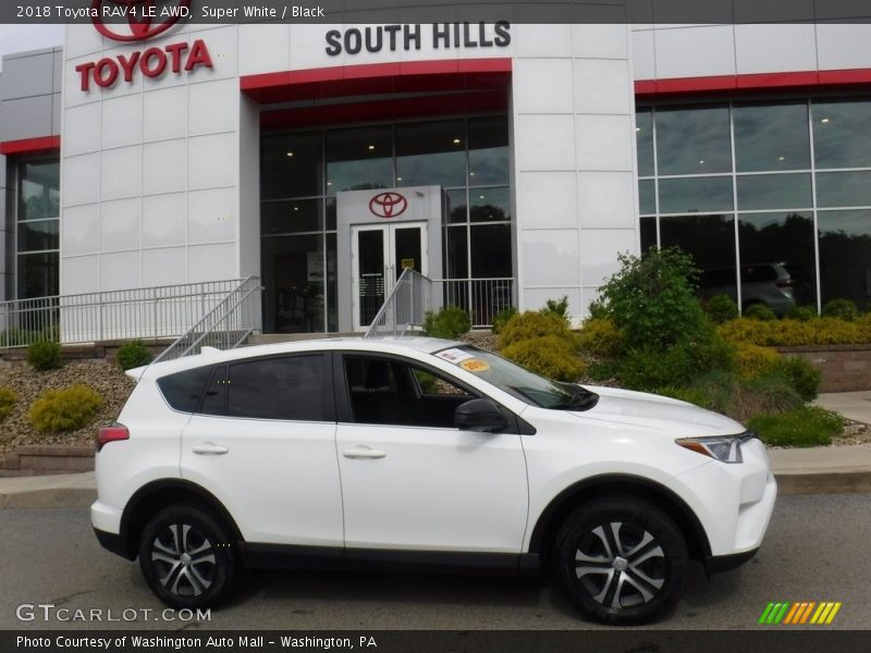 Super White / Black 2018 Toyota RAV4 LE AWD