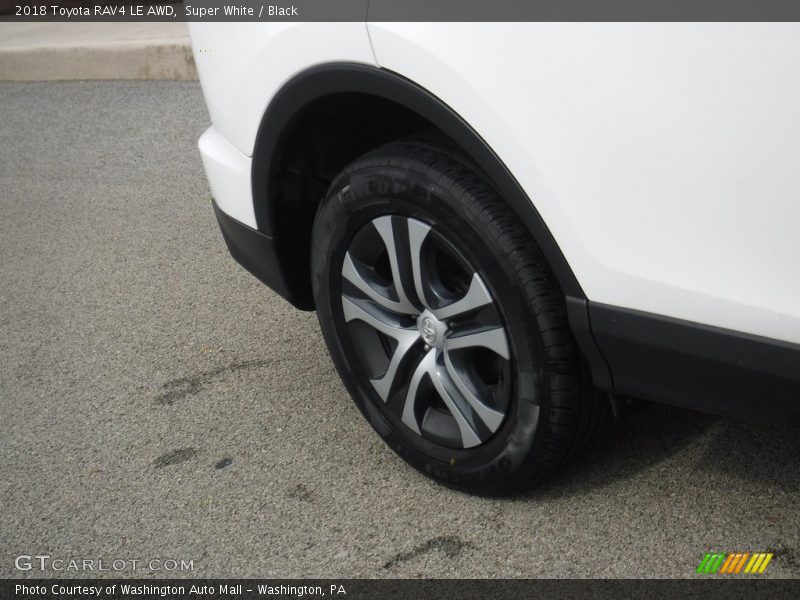 Super White / Black 2018 Toyota RAV4 LE AWD
