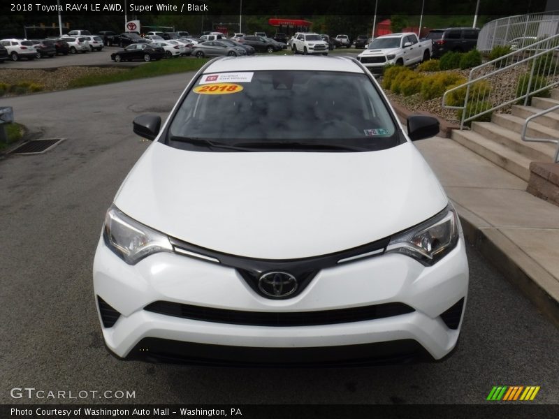 Super White / Black 2018 Toyota RAV4 LE AWD