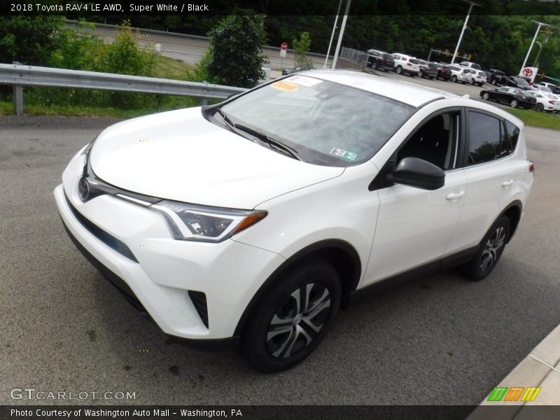 Super White / Black 2018 Toyota RAV4 LE AWD