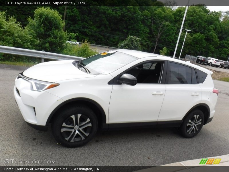 Super White / Black 2018 Toyota RAV4 LE AWD