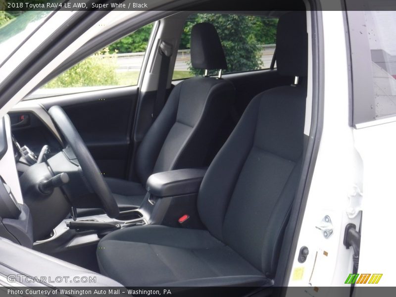 Super White / Black 2018 Toyota RAV4 LE AWD