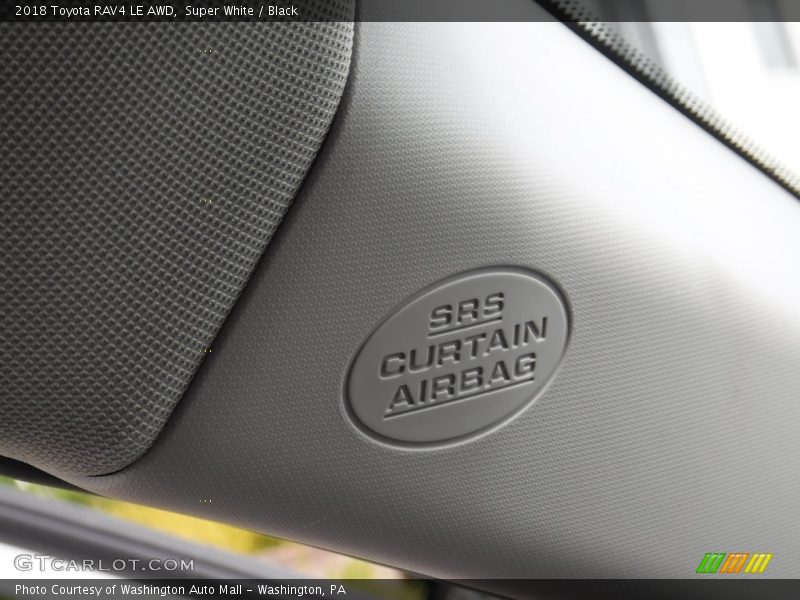 Super White / Black 2018 Toyota RAV4 LE AWD