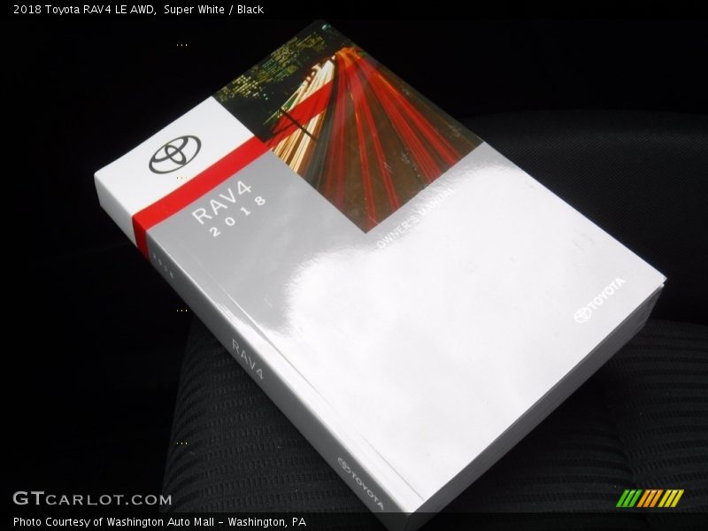 Super White / Black 2018 Toyota RAV4 LE AWD
