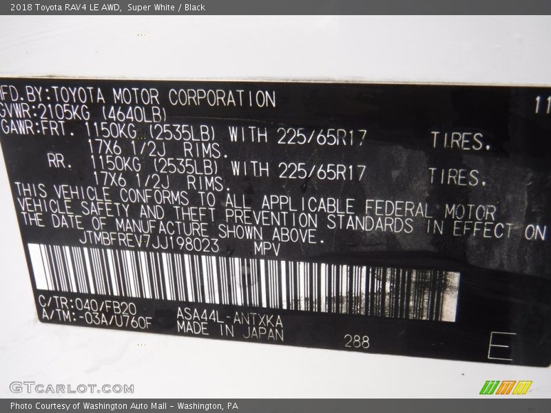 Super White / Black 2018 Toyota RAV4 LE AWD