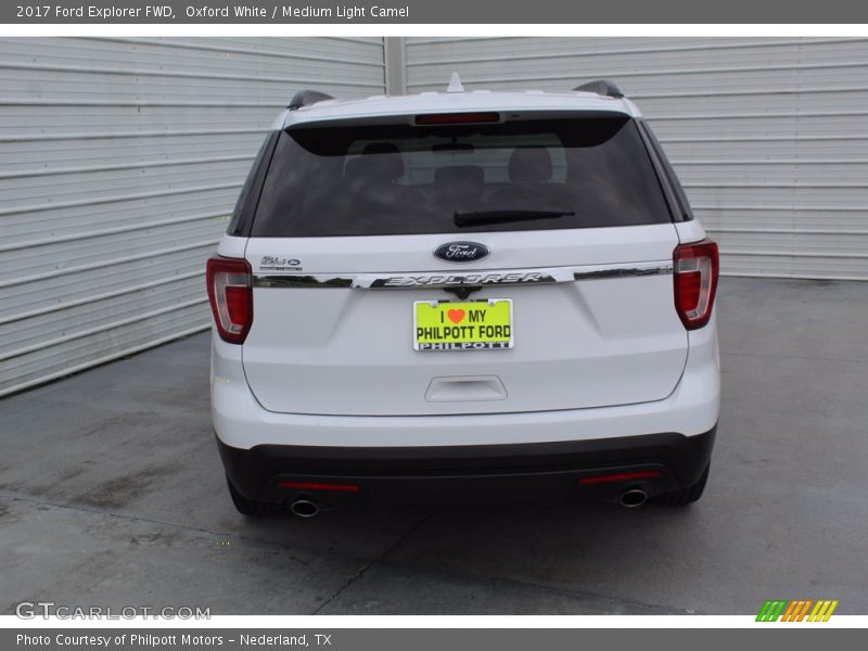 Oxford White / Medium Light Camel 2017 Ford Explorer FWD