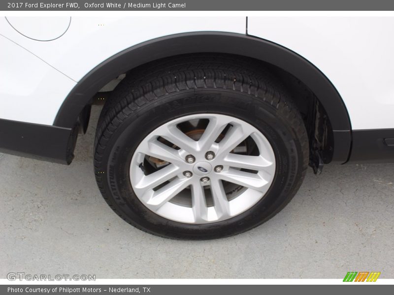 Oxford White / Medium Light Camel 2017 Ford Explorer FWD