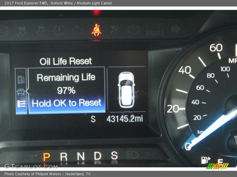 Oxford White / Medium Light Camel 2017 Ford Explorer FWD