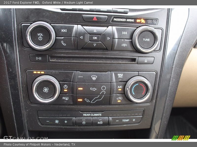 Oxford White / Medium Light Camel 2017 Ford Explorer FWD