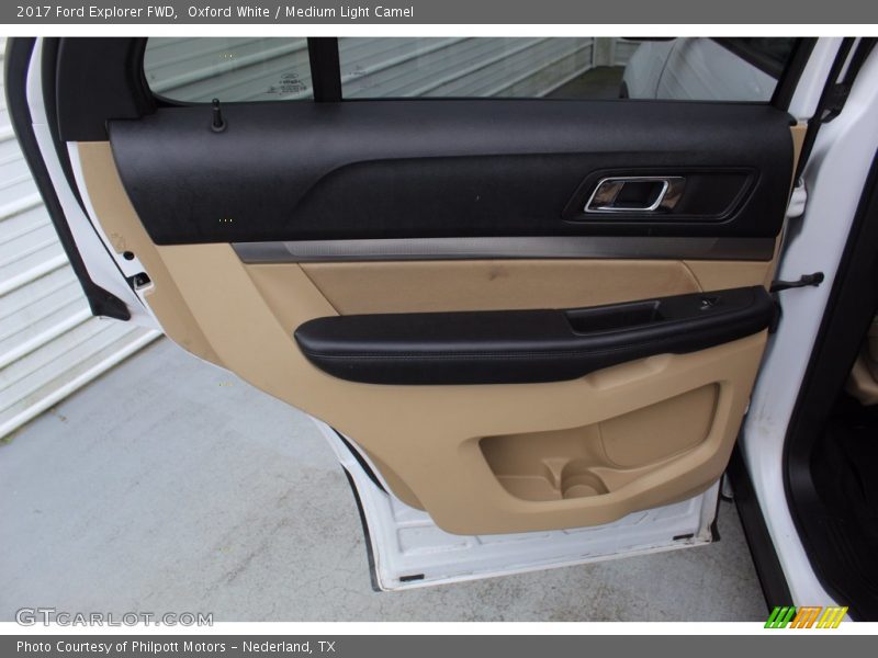 Oxford White / Medium Light Camel 2017 Ford Explorer FWD