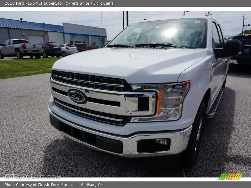 Oxford White / Light Camel 2018 Ford F150 XLT SuperCab