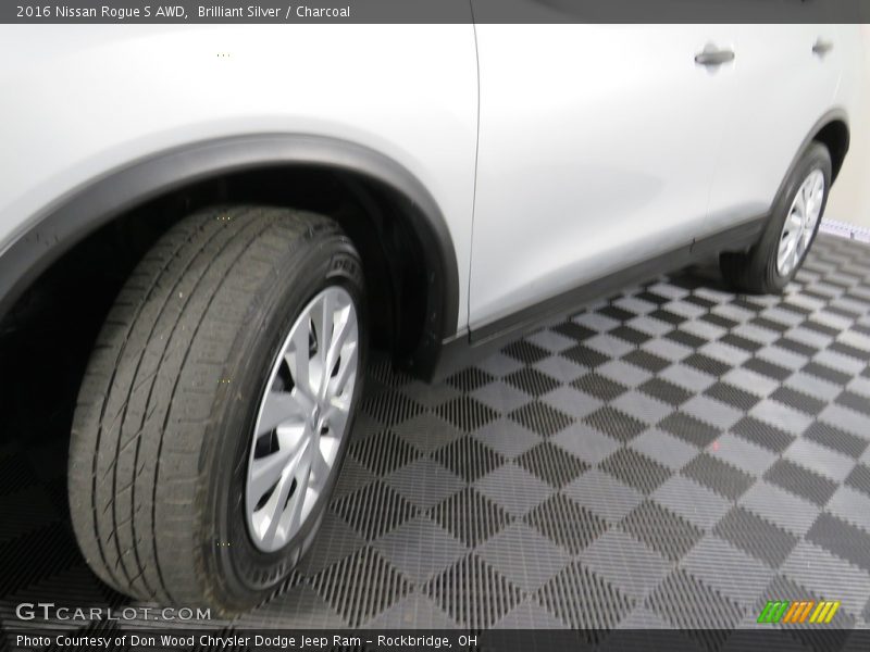 Brilliant Silver / Charcoal 2016 Nissan Rogue S AWD