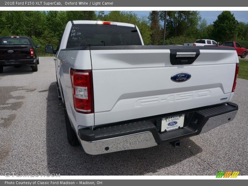 Oxford White / Light Camel 2018 Ford F150 XLT SuperCab
