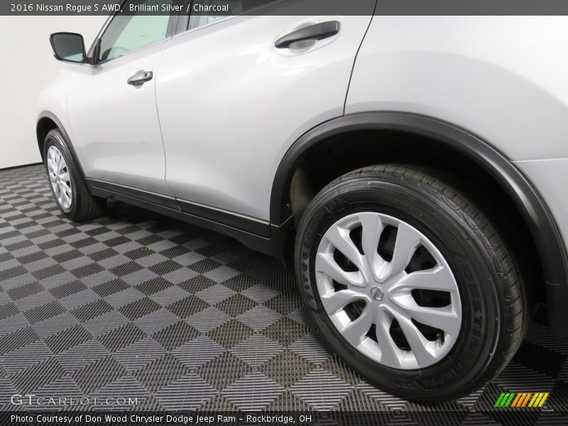 Brilliant Silver / Charcoal 2016 Nissan Rogue S AWD