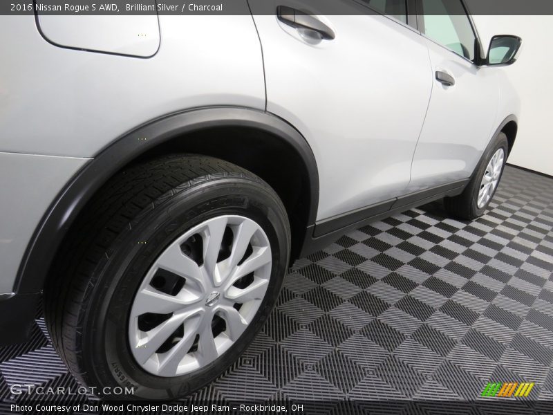 Brilliant Silver / Charcoal 2016 Nissan Rogue S AWD