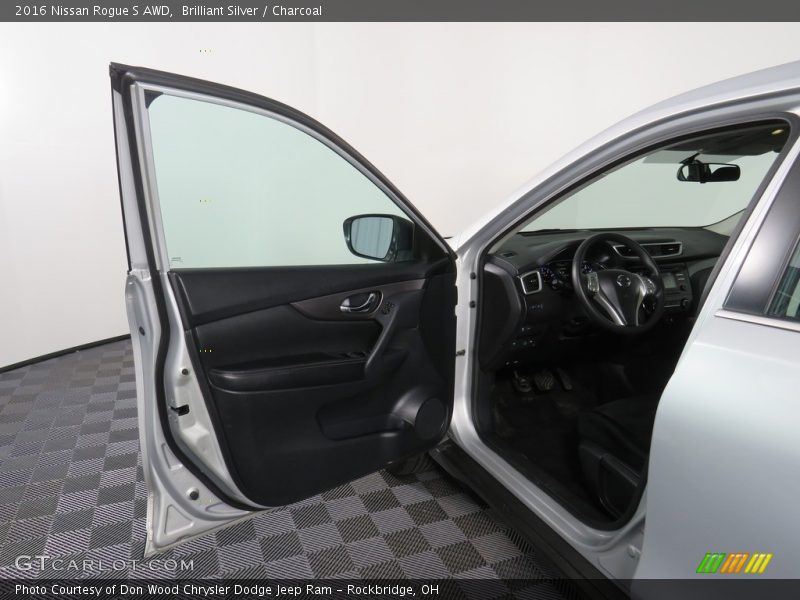 Brilliant Silver / Charcoal 2016 Nissan Rogue S AWD