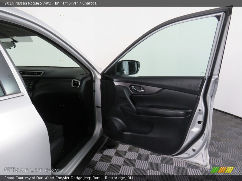 Brilliant Silver / Charcoal 2016 Nissan Rogue S AWD