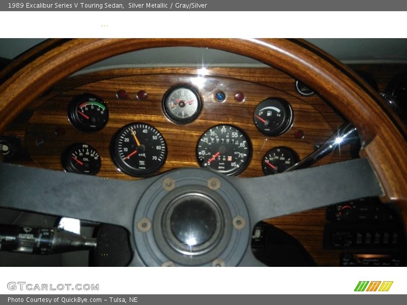 Dashboard of 1989 Series V Touring Sedan