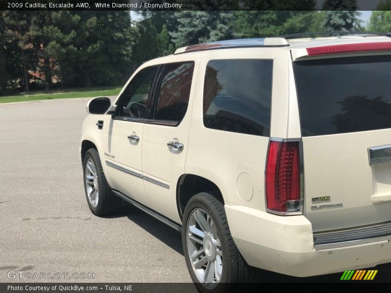 White Diamond / Ebony/Ebony 2009 Cadillac Escalade AWD