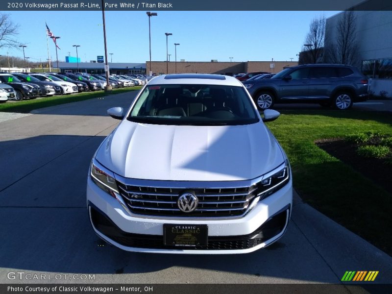 Pure White / Titan Black 2020 Volkswagen Passat R-Line