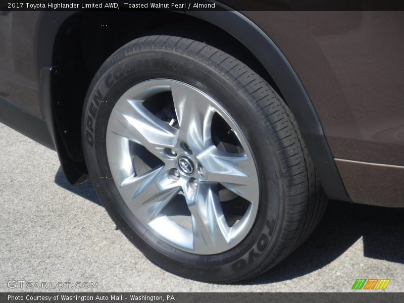 Toasted Walnut Pearl / Almond 2017 Toyota Highlander Limited AWD