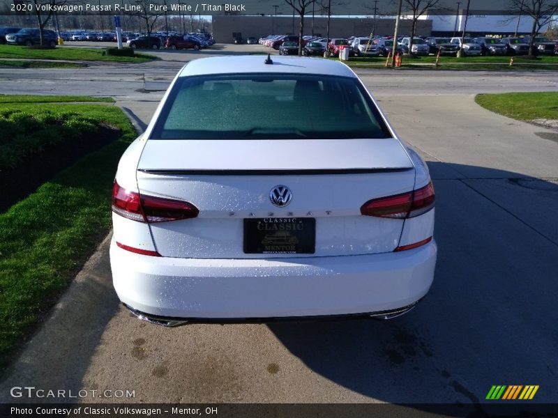 Pure White / Titan Black 2020 Volkswagen Passat R-Line