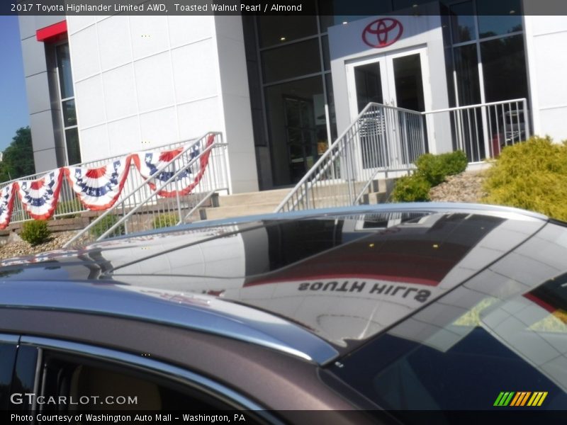 Toasted Walnut Pearl / Almond 2017 Toyota Highlander Limited AWD