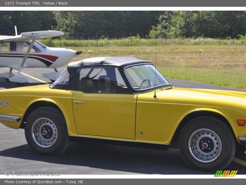 Yellow / Black 1972 Triumph TR6