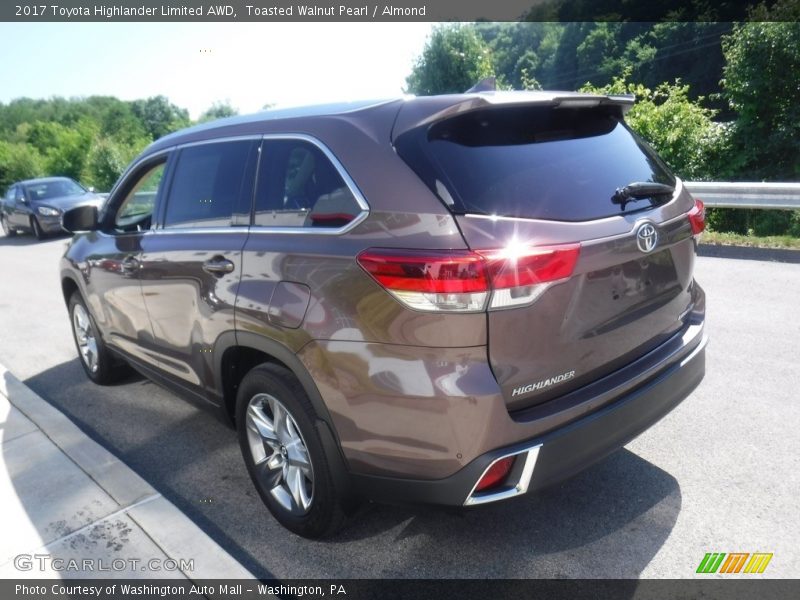 Toasted Walnut Pearl / Almond 2017 Toyota Highlander Limited AWD