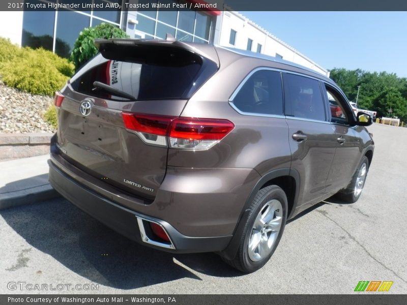 Toasted Walnut Pearl / Almond 2017 Toyota Highlander Limited AWD