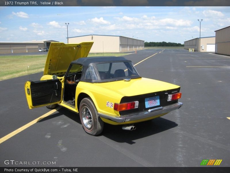 Yellow / Black 1972 Triumph TR6
