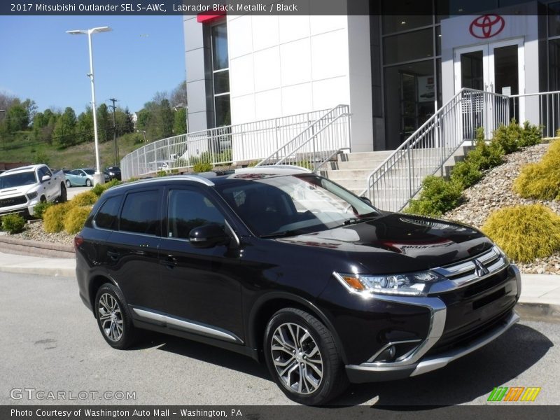 Front 3/4 View of 2017 Outlander SEL S-AWC