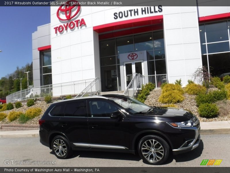 Labrador Black Metallic / Black 2017 Mitsubishi Outlander SEL S-AWC