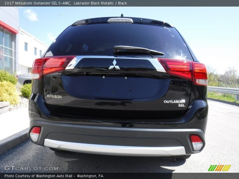Labrador Black Metallic / Black 2017 Mitsubishi Outlander SEL S-AWC