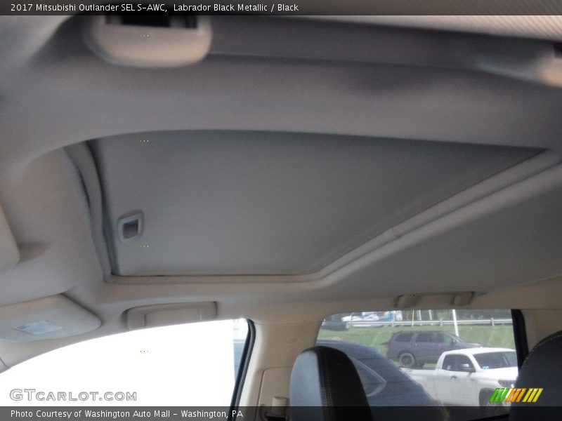 Labrador Black Metallic / Black 2017 Mitsubishi Outlander SEL S-AWC
